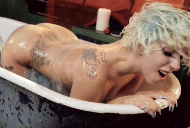 Lady gaga гермафродит