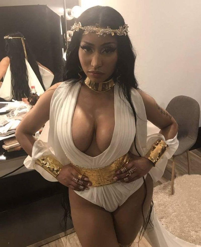 Nicki minaj, Ники минаж грудь, Минаж