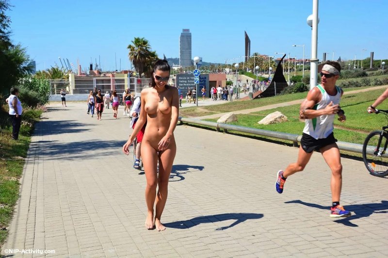 Публичная нагота, Нудизм, Street nude