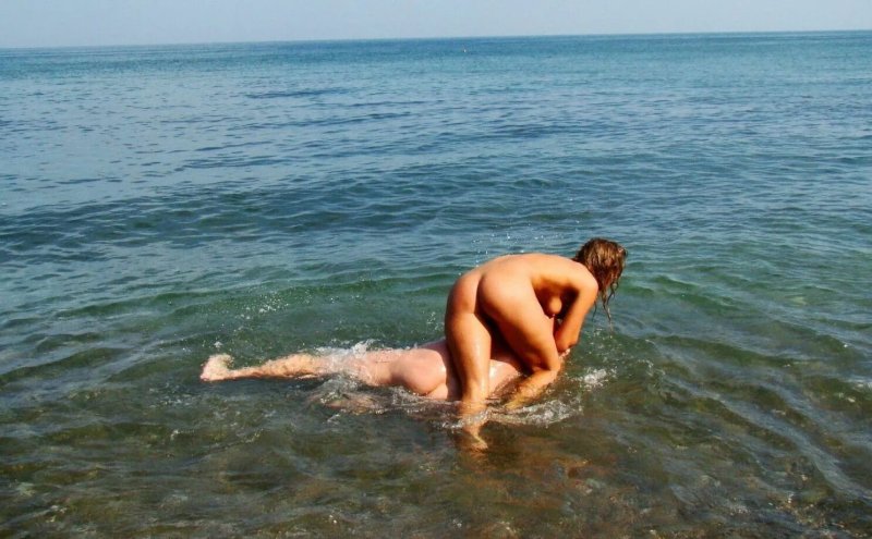 Дикий пляж голые