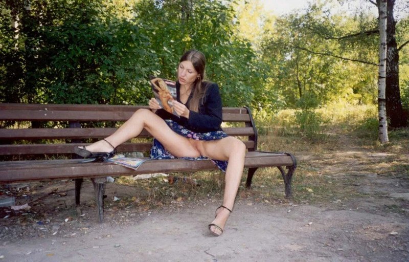 Женщина без трусов, Эротическое, Без трусиков на улице