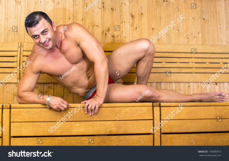 Парни в сауне