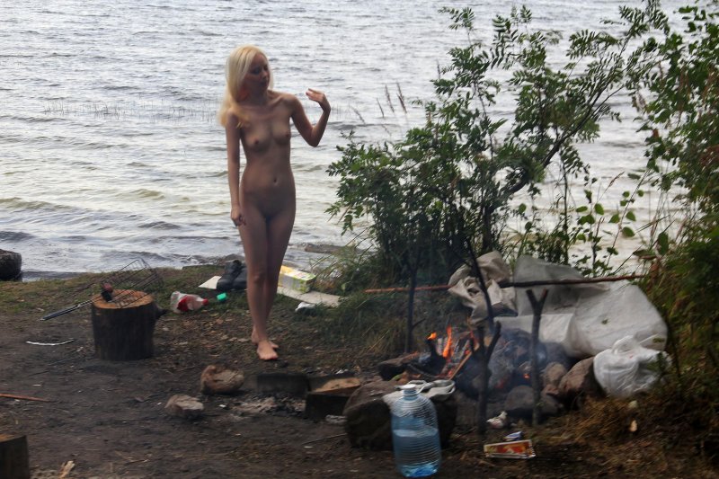 Голые на речке, В деревне голышом, Нудизм