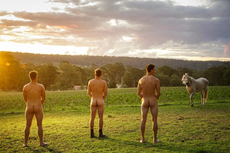 Warwick rowers 2018, Голые мужчин, Голые люди на природе
