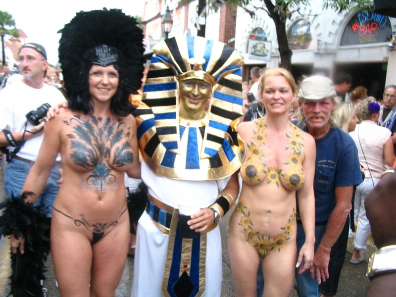 Фэнтези фест, Key west fantasy fest, Женщины с голым низом на фэнтези фест
