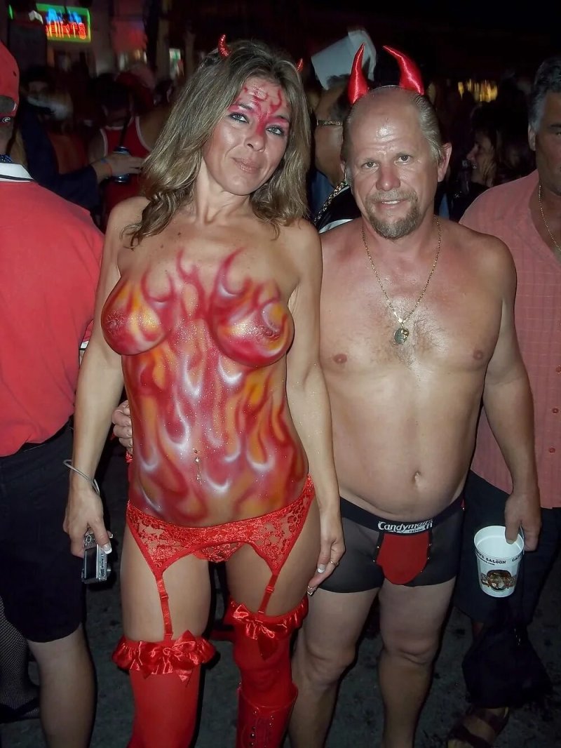Фэнтези фест, Fantasy fest key west, Женщины с голым низом на фэнтези фест