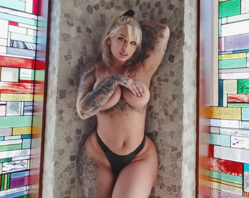 Викки аиша, Vicky aisha тату модель голая, Vicky aisha и laura lux фотосессия голые