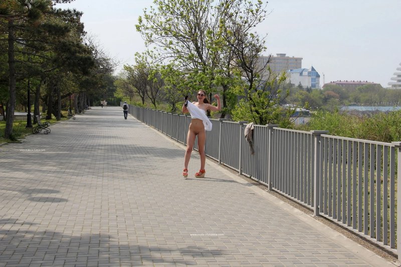 Голая на набережной в анапе, Прогулка без трусов, Голая на набережной