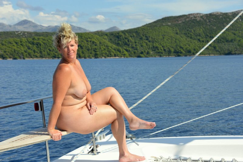 Зрелые на море