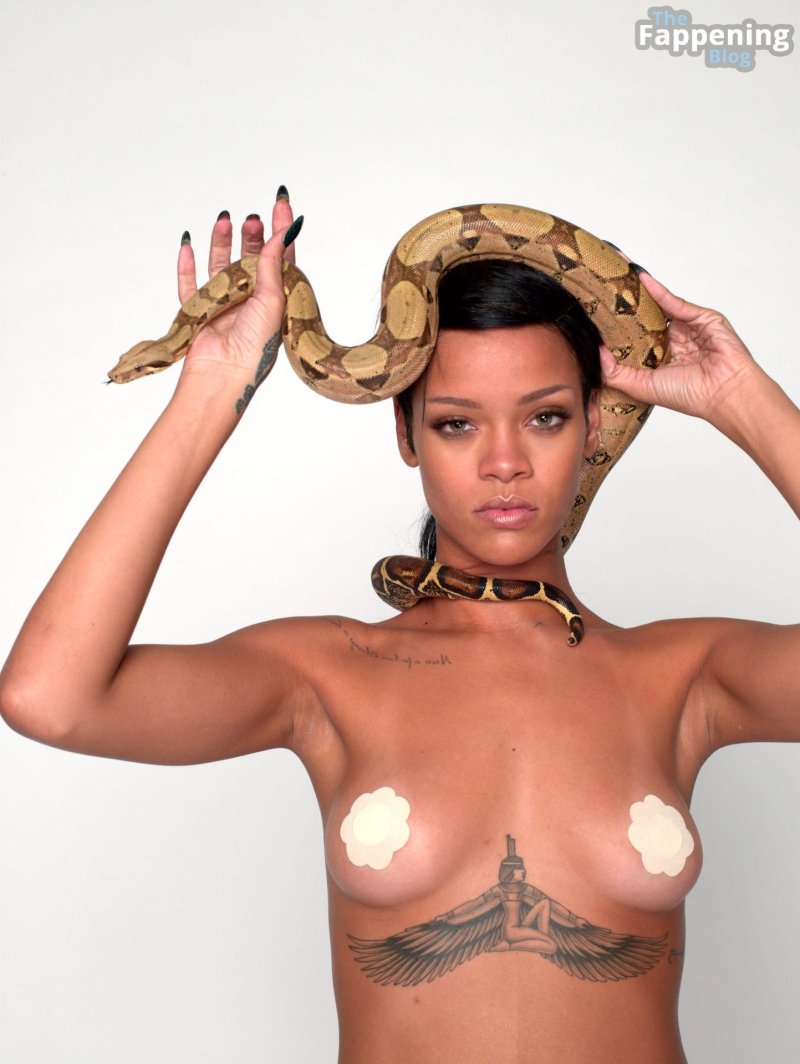 Фотосессия со змеей, Певица рианна, Rihanna nude
