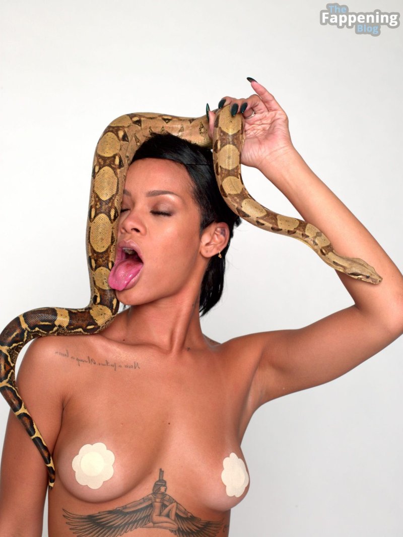Рианна со змеей, Фотосессия со змеей, Rihanna nude