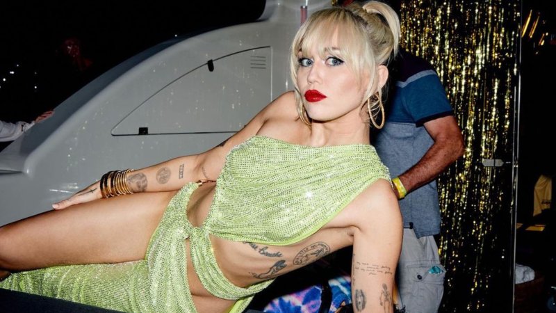 Майли сайрус грудь 2018, Miley cyrus topless, Майли сайрус разделась 2020