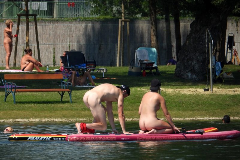 Нудизм, Голышом, Naked sup board ride