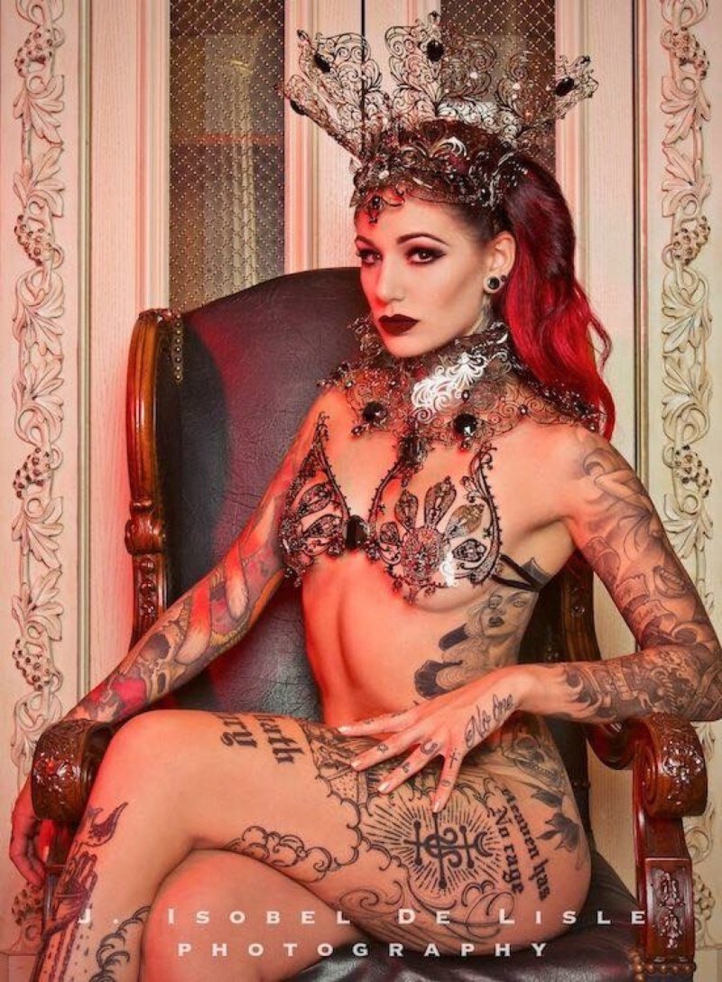 Cervena fox голая