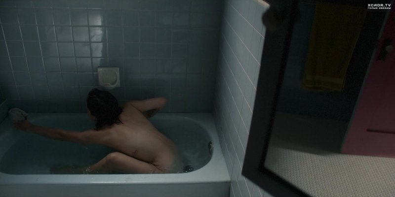 Голая грудь в ванне, В ванне голая, Rosa salazar nude