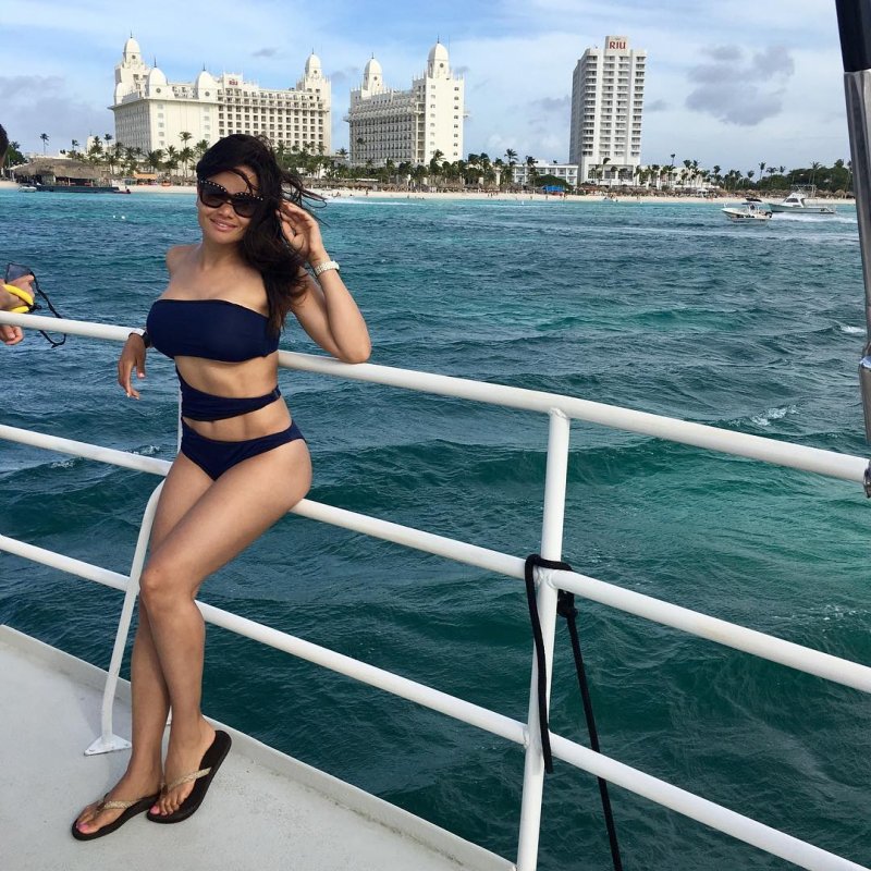 Sunny leone bikini