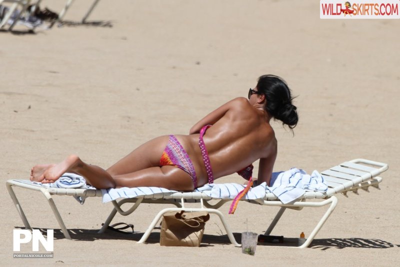 Nicole scherzinger nude, Николь шерзингер на пляже, Загораем на пляже