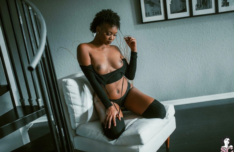 Naomi havana голая негритянка