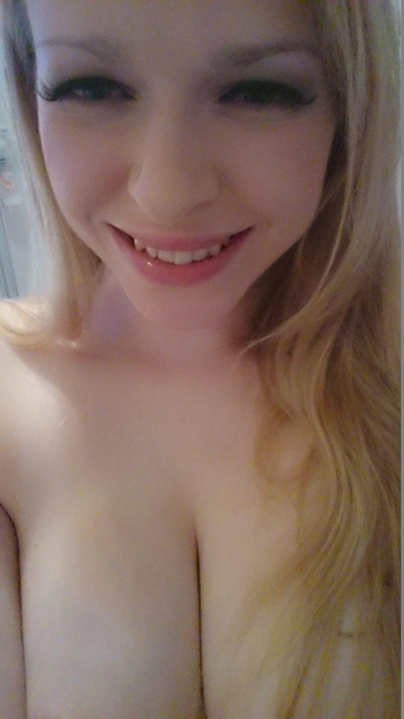 Redhotsillyfecker, Blonde selfie, Redhotsillyfecker селфи сиськи