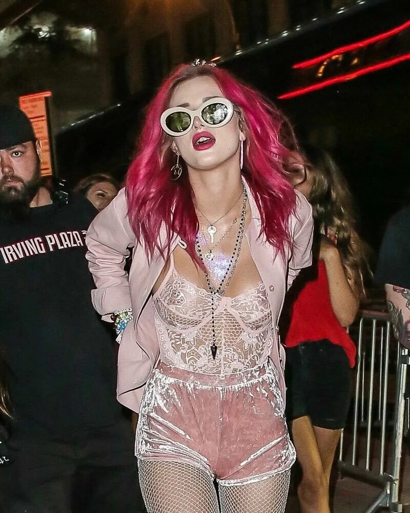 Белла торн bella thorne, Белла торн zasveti, Белла торн голая