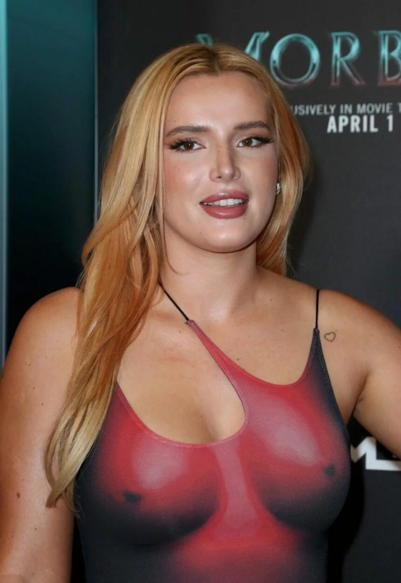 Белла торн грудь, Белла торн bella thorne, Белла торн 2022