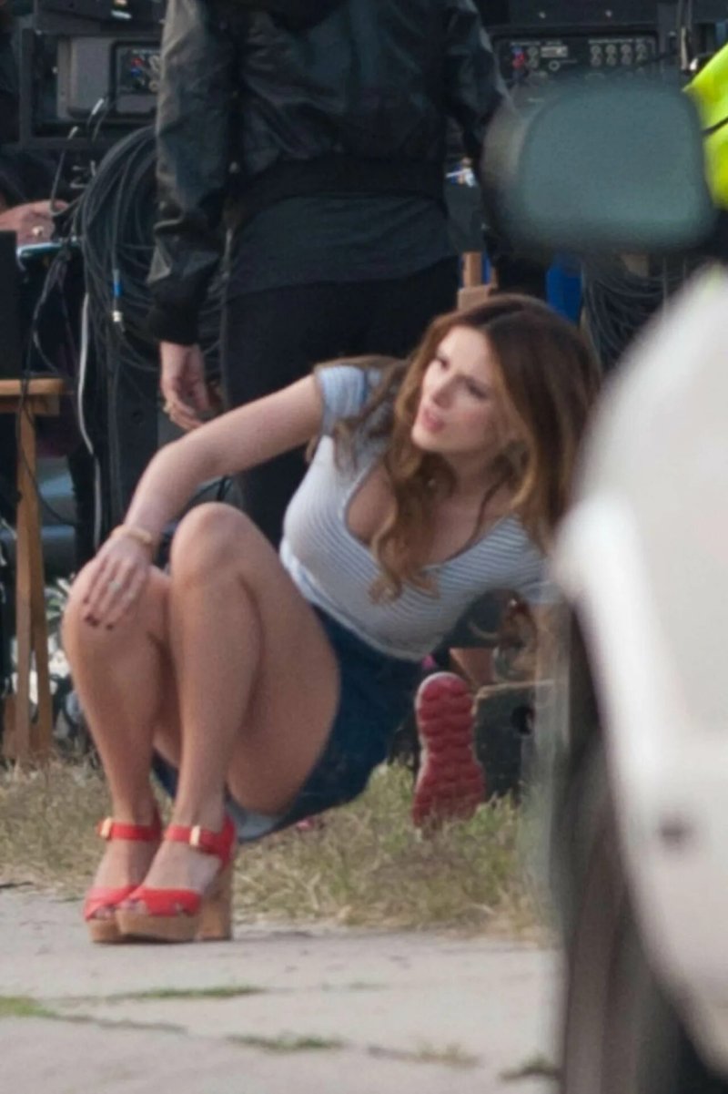 Bella thorne засветила, Белла торн под юбкой, Белла торн bella thorne