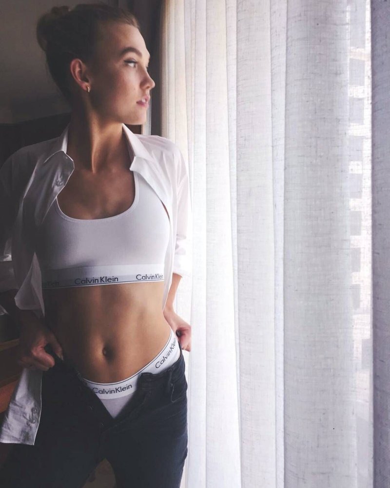 Комплект нижнего белья calvin klein, Девушка в кельвин кляйн, Комплект белья calvin klein