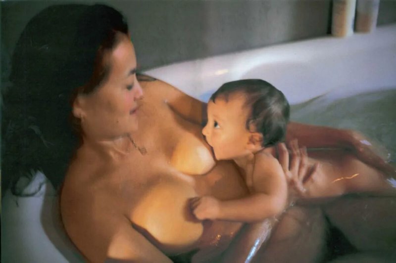 Голые мамочки с детками, Фотограф джейд билл breastfeeding, Голая мамаша