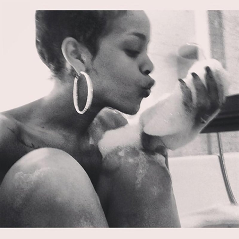 Rihanna в ванной, Певица рианна слив, Рианна певица